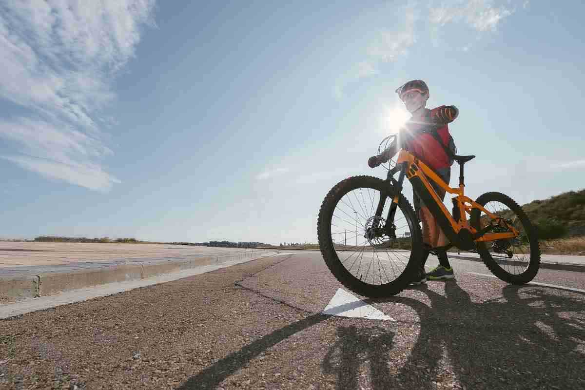 Ciclista strada rischio morte