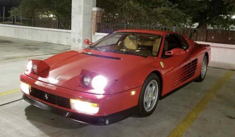 Ferrari Testarossa che danno incredibile