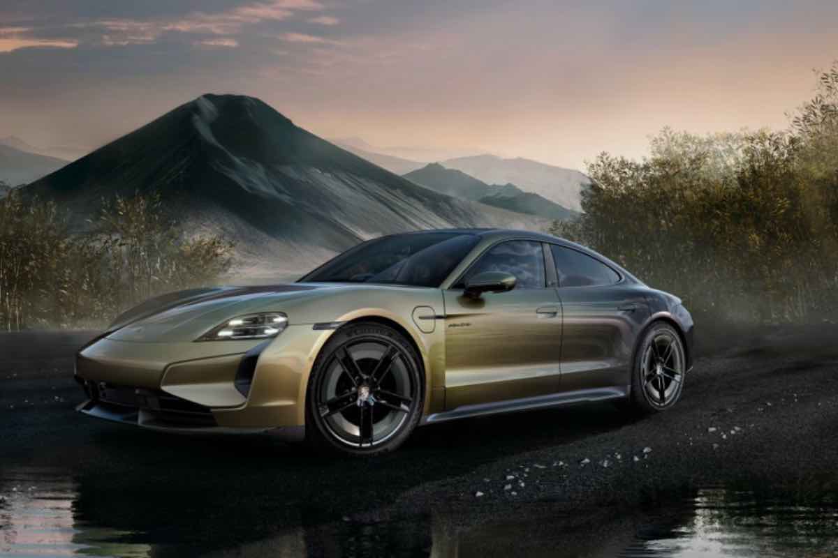 Taycan Porsche record di velocità