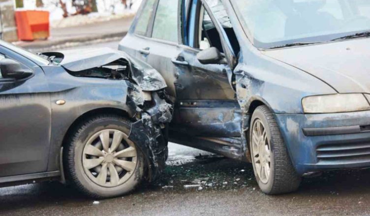 Incidente auto ammaccata si può circolare