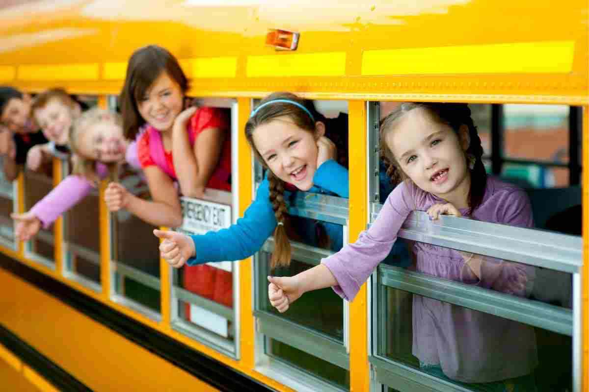 Autobus giallo motivo bambini