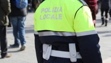 Polizia multa comportamento incivile italia